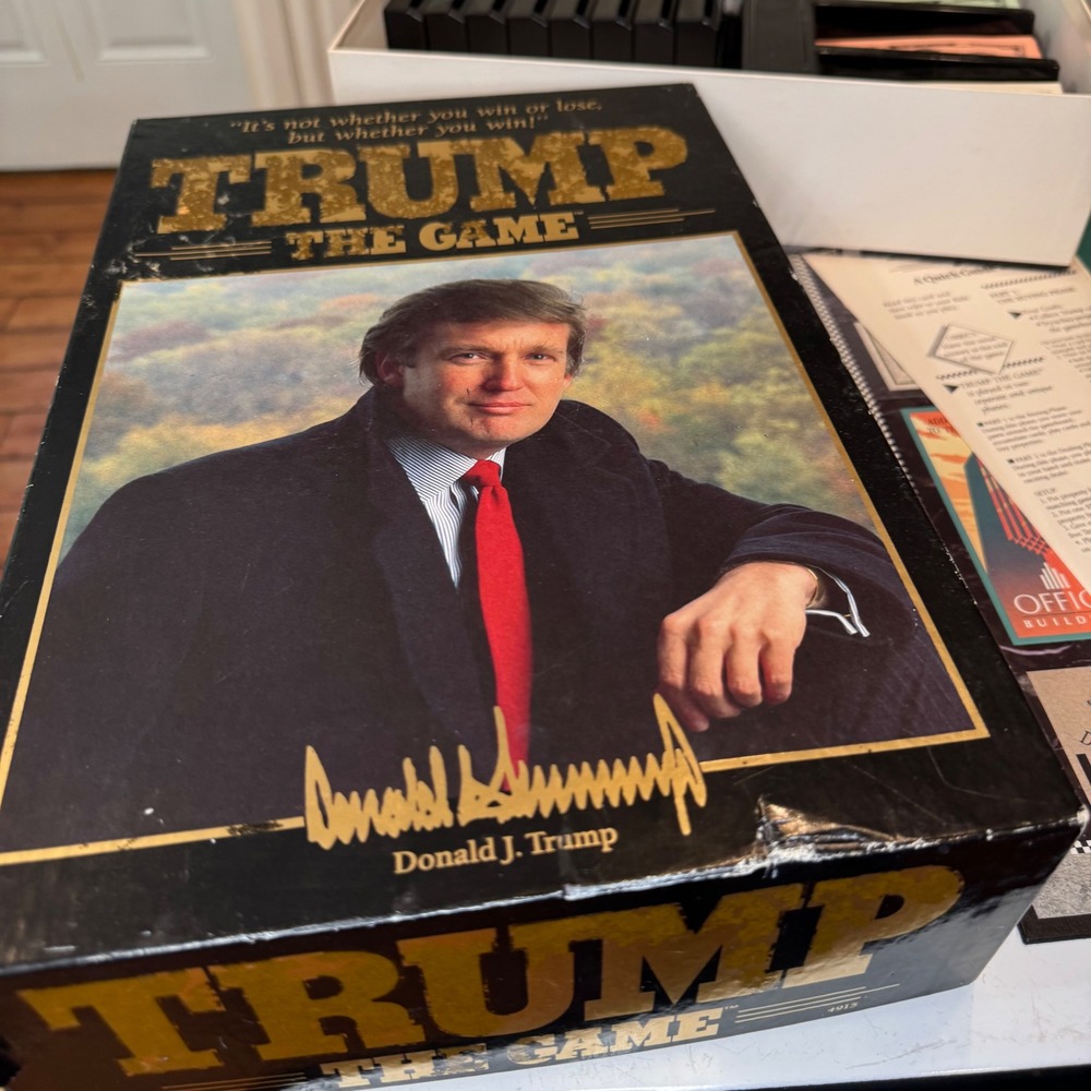 Milton Bradley Trump The Game Adults OS Black Gold Vintage 1989 Board Game 4915